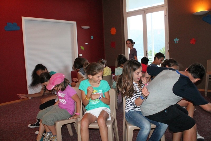 Village Camps International Summer Camp Leysin, Switzerland 2025-08-09 https://www.villagecamps.com/journals_admin/images/698-34-yellowevening (92).jpg